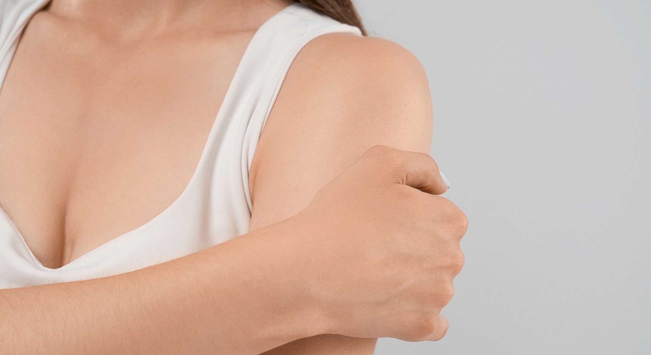 Woman with hand on her shoulder.